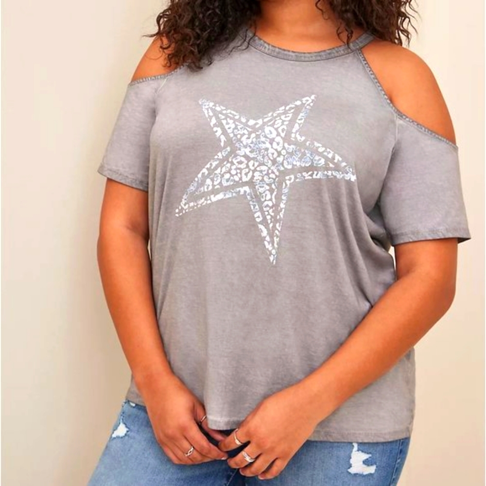 ❤️NWT TORRID TEE - STAR PRINT - COTTON - COLD SHOULDER TOP PLUS SIZE 1X